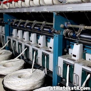 Bursa ilinde bulunan Muz İplik Bobin Sarma Fabrikası, Makineler İplikleri Sarıyor