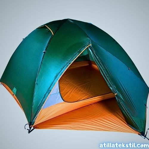 Paraşüt kumaş ile üretimi yapılmış göl mavisi renk iki kişilik kamp çadırı. Turuncu naylon süngerli astar.