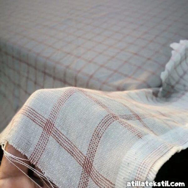 Ekose desen vintage dokuma parça kumaş masa örtüsü kumaşı kareli bordo beyaz krem renk ürün satın almak için yan fotoğraf, yakın çekim.