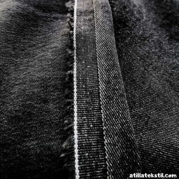 Siyah renk numune kimyasal taş yıkama denim kot parça kumaş yakın çekim ürün görseli