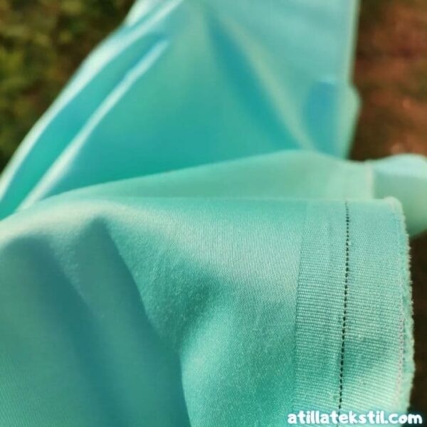 Turkuaz renk polyester gabardin 20/1 dokuma parça kumaş, metre ve kilo ile ucuz fiyatları ile satın al ve sipariş ver - Ürün ana görseli yakın çekim