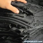 Atilla Tex siyah renk likrasız parça kot kumaş detaylı görünümü, çanta yapımı ve çocuk pantolonu dikimi için siyah denim kumaş satın alma.