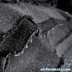 Siyah renk likrasız parça kot kumaş yakın çekim fotoğrafı, kalın dokulu denim kumaş detayı ve kiloluk siyah kot kumaş görünümü.